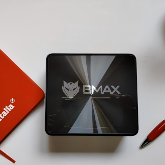 Un noto blogger digitale italiano esamina il potere BMAX B9: specifiche impressionanti e molte sorprese!